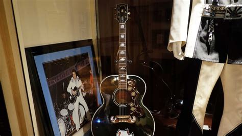 Elvis remains 'king of the auction' as memorabilia goes under the hammer in New York - ABC News