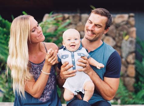 IN LOVE WITH THIS FAMILY!! | Bethany hamilton family, Bethany hamilton, Photo poses for couples