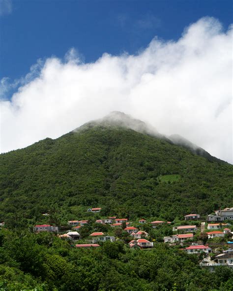 File:Mount Scenery.jpg - Wikimedia Commons