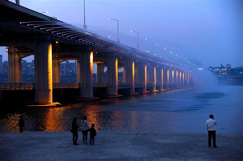 Banpo Bridge Fountain | Seoul | Pictures | Korea, South in Global-Geography