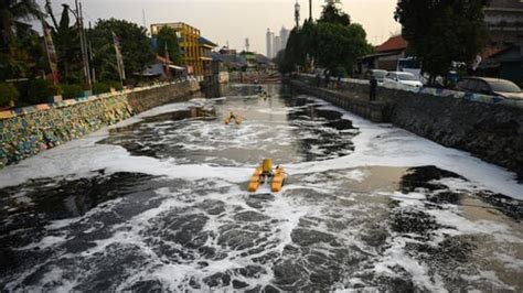 Sungai Sebagai Sumber Air Bersih di Indonesia Tercemar - Airkami.id