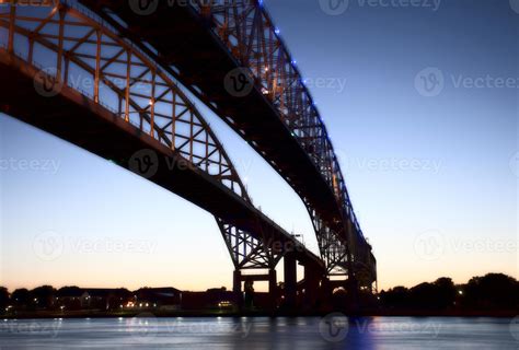 Night Photo Blue Water Bridge 5901894 Stock Photo at Vecteezy