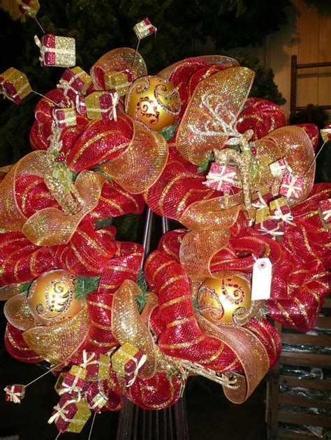 Christmas Wreath you will see some of these in my Michaels store...easy ...