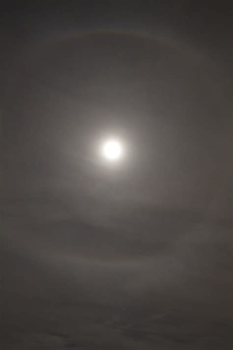 Ring Around the Moon, Rainbow Lunar Halo Tonight [Stellar Neophyte ...