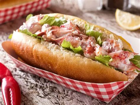 12 Best Places to Get a Lobster Roll in Connecticut [2024 ...