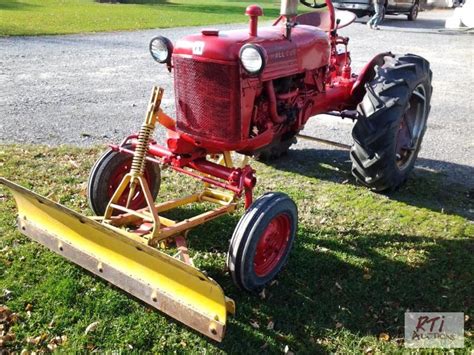 Farmall Cub with blade that mounts in front o... | December NetAuction 2016 | RTI NetAuctions