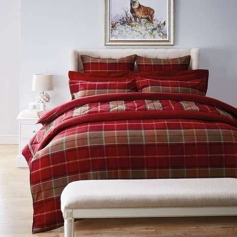 Beautiful Christmas Bedding Sets To Keep You Warm This Winter | HuffPost UK