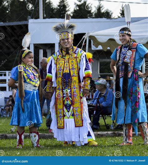 Native American Micmac Family Dancers Smiling Editorial Photography ...