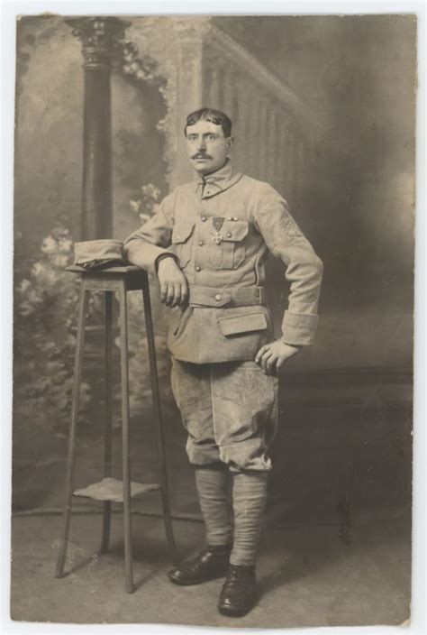 Carte photo Soldat Français – Casque Adrien – Photographie Guerre 14/18 – Poilu – Médaille ...