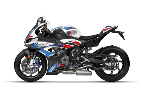 2021 BMW M 1000 RR unleashed! 212hp + winglets! - BikesRepublic.com