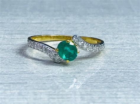 Pin en Emerald ring