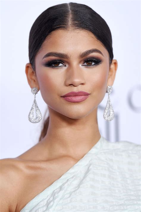 #TheLIST: Smoky Eye Season | Zendaya makeup, Zendaya hair, Makeup looks