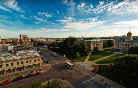 University of Iowa Rankings, Campus Information and Costs | UniversityHQ