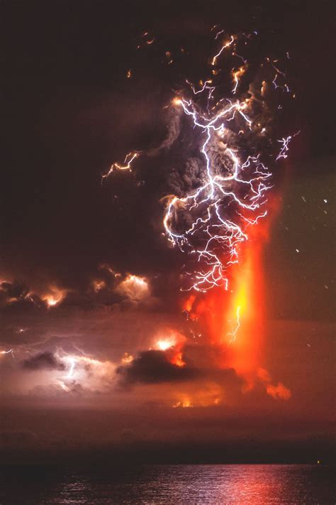 Calbuco volcano erupting on april 22nd, 2015 in southern Chile. A huge ...