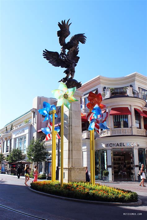 The Grove/Farmers Market - Outdoor shopping in LA - Los Angeles Blog