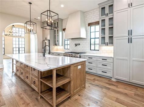 Joanna Gaines Kitchen | Farmhouse kitchen design, Joanna gaines kitchen, Kitchen inspirations