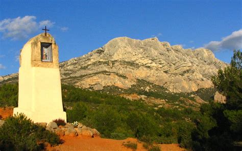 La montagne Sainte-Victoire Aix En Provence, Village, Rando, Mount Rushmore, Mountains ...