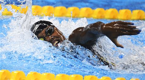 Simone Manuel: American ties for gold in 100M freestyle - Sports ...