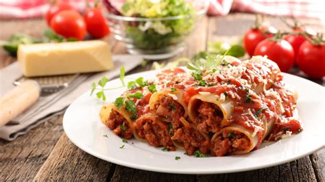 What's The Difference Between Cannelloni vs Manicotti? - Miss Vickie