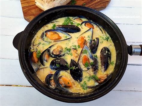 Mussels In Lemon Garlic-Butter Sauce | With A Blast