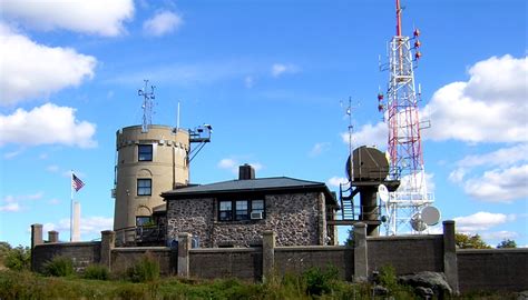 File:Great Blue Hill Weather Station Milton MA 01.jpg - Wikimedia Commons