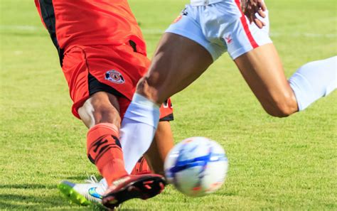 Footballer guilty of assault after breaking opponent's leg with sliding tackle - DutchNews.nl