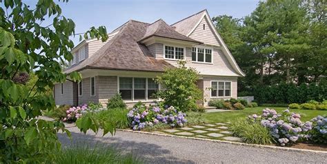 Farmhouse Landscaping Dos & Don’ts - Landscaping Network