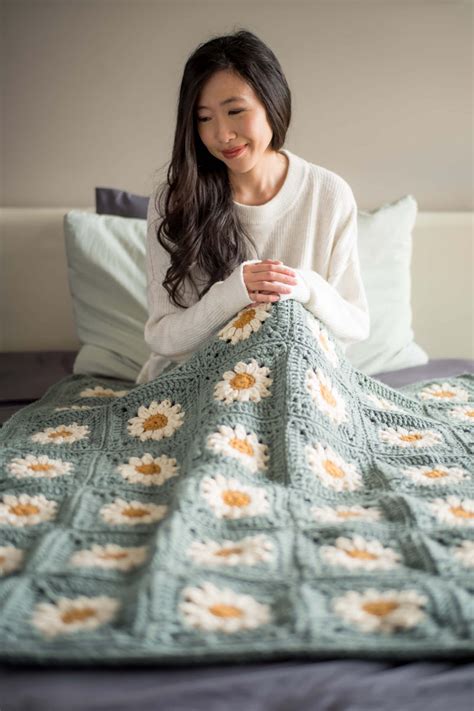 Crochet Kit - Cozy Days Daisy Blanket – Lion Brand Yarn