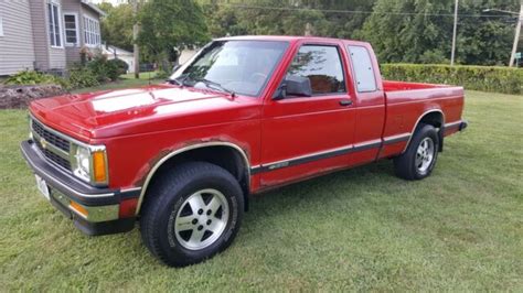 1991 Chevrolet S10 Extended Cab 4x4 with 4.3L Vortec Engine Low Mileage 1 Owner