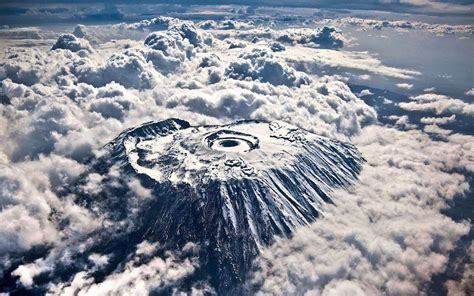 Aerial picture of Mount Kilimanjaro | Гора килиманджаро, Водопады ...