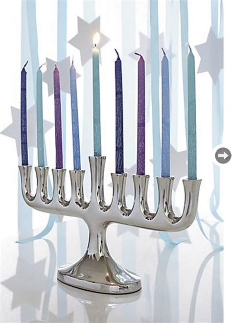 70 Classic and Elegant Hanukkah Decor Ideas | Guide to family holidays