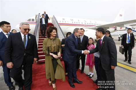 PM Nikol Pashinyan and his spouse Anna Hakobyan arrive in PRC on ...