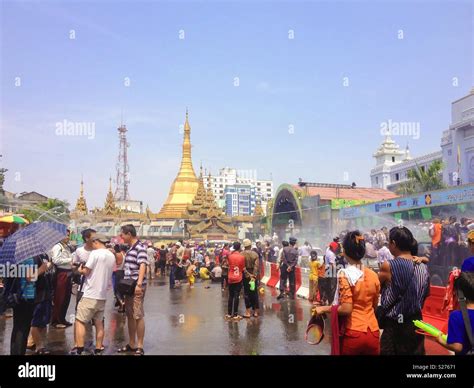 Thingyan water festival hi-res stock photography and images - Alamy