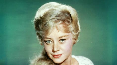 Glynis Johns death updates — Mary Poppins actress who first sang Send ...