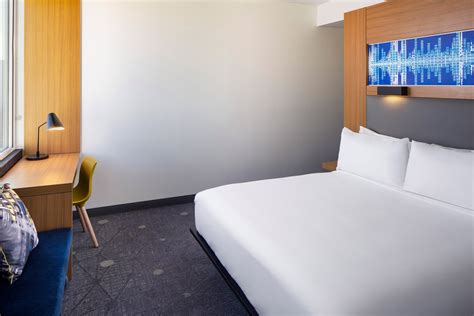 Modern Tempe Hotel and Conference Rooms | Aloft Tempe