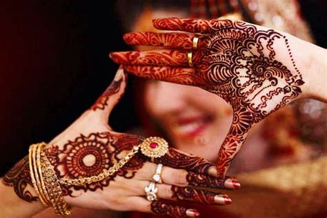 10 Spellbinding Karva Chauth Mehndi Designs | LivingHours