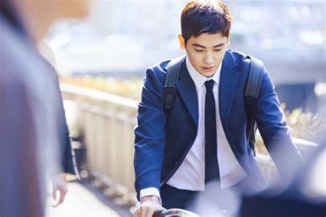 Park Hyung Sik Is A Genius On The Go In Upcoming Remake Of “Suits” | Soompi