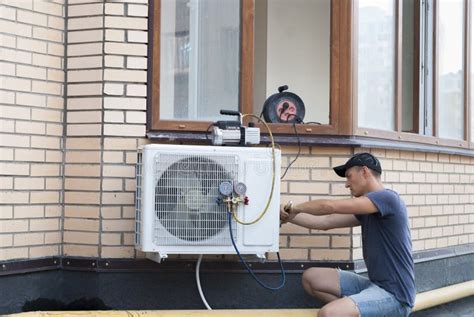 Installation of the Outdoor Unit Air Conditioner Stock Image - Image of ...