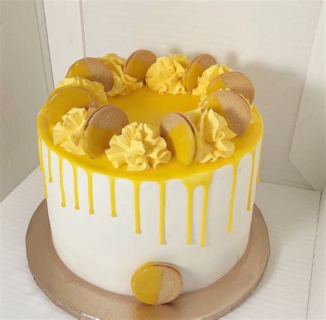 Lemon buttercream drip cake birthday cake | Lemon birthday cakes, Drip ...