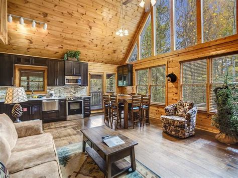 Mountain Elegance Cabin in Gatlinburg w/ 2 BR (Sleeps8)