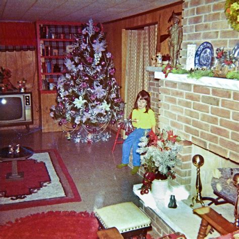 30 Intimate Snapshots Show How Americans Enjoyed Christmas in the 1970s ~ Vintage Everyday