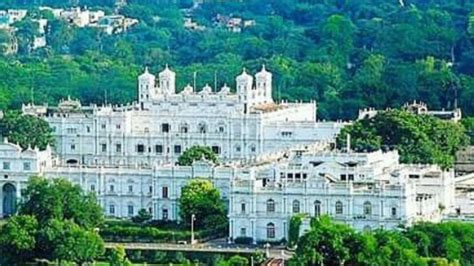 Step inside Jyotiraditya Scindia's luxurious Jai Vilas Palace in Gwalior: 560 kg gold, extensive ...