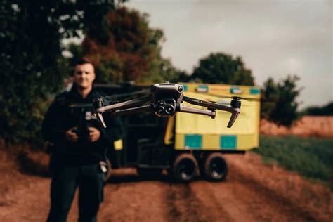 DJI Mavic 3T - Dual cameras, 56x zoom, thermal imager and RTK support ...