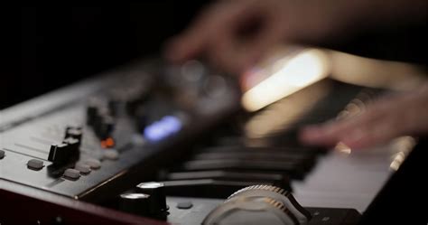 Behringer reveals its analog synthesizer in teaser - CDM Create Digital Music