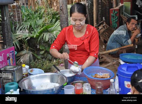 Burmese streetfood hi-res stock photography and images - Alamy