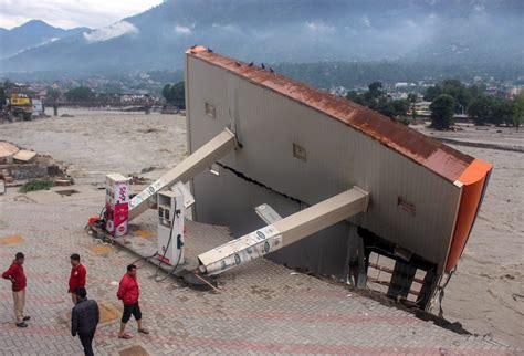 Evacuation of stranded tourists begins in flood-ravaged Himachal ...