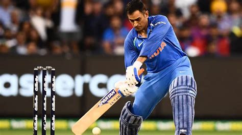 MS Dhoni becomes first Indian to hit 200 IPL sixes | Cricket News | Zee News