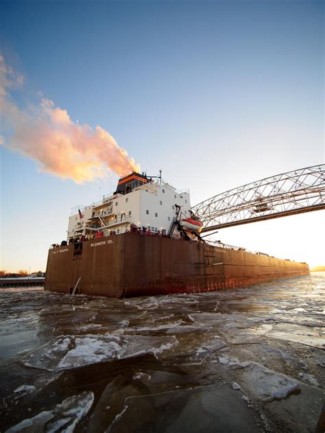 Some shots of the Paul Tregurtha pulling into Duluth Harbor this past ...