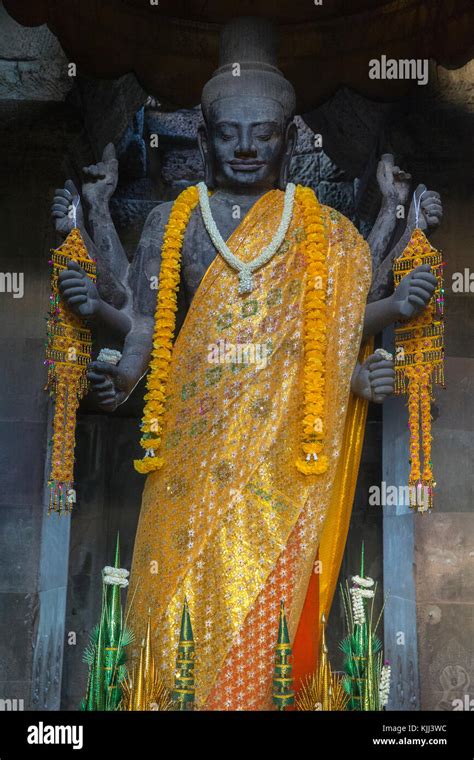 Angkor wat. Vishnu statue. Cambodia Stock Photo - Alamy