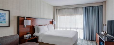 Houston Airport Hotel With Free Shuttle | Houston Airport Marriott